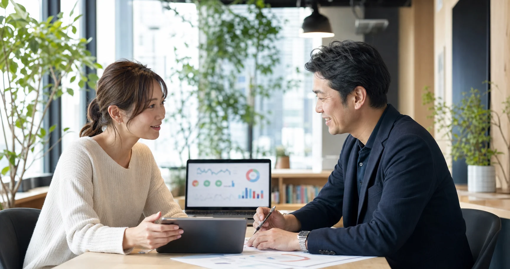 ミンツプランニング M&A事例を参考にSNS事業の譲渡を相談する経営者